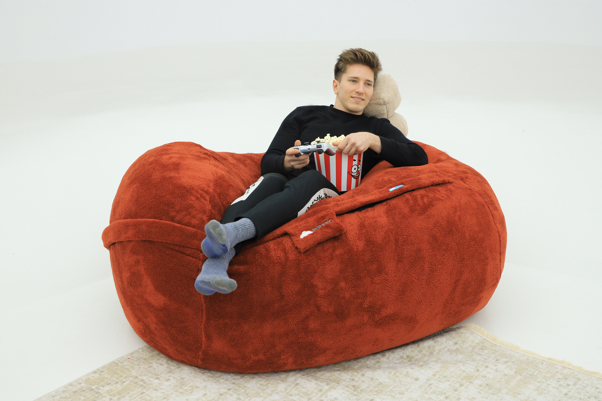 Pufero Dev Boy puf – modern evler için büyük boy rahat oturma pufu
Fitilli kadife kumaşlı dev boy pufero puf – değiştirilebilir kılıflı modern mobilya
130x110 cm ölçülerinde dev puf – rahat ve şık büyük boy puf koltuk
Yumuşak kumaşlı büyük puf – pufero puf koleksiyonundan modern mobilya
Rahat mobilya önerisi – dev boy fitilli kadife puf modeli